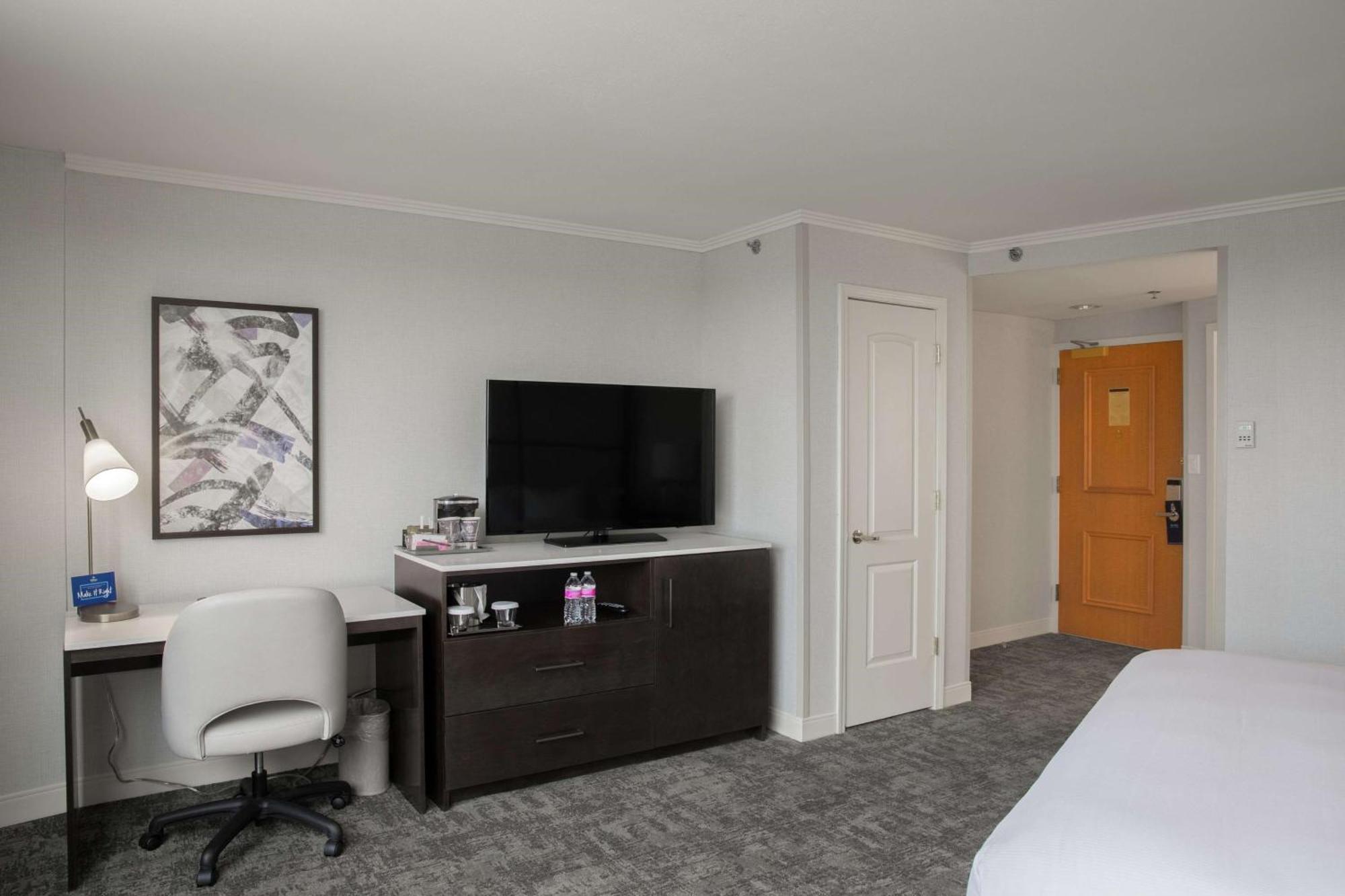 Hilton Chicago/Oak Lawn Hotel Екстериор снимка